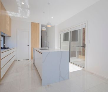Brand New, Split Level 3 bedroom with Beautiful Views! - Photo 3