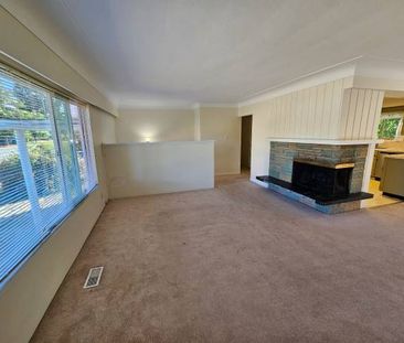 Upper Three Bedroom Suite - Departure Bay - Photo 1