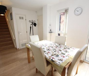 Tresillian Way, Woking, Surrey, GU21 - Photo 6