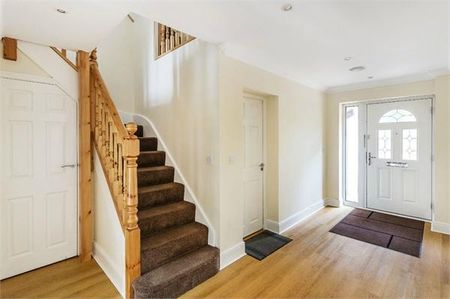 6 bedroom detached house to rent - Photo 5