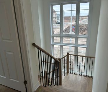 For Lease - 8 Canvas Crescent, Welland, Ontario - Photo 3