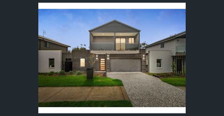 LUXURIOUS CONTEMPORARY TWO-STOREY HOME WITH BESPOKE DESIGN IN A HIGHLY SOUGHT-AFTER LOCATION - Photo 3
