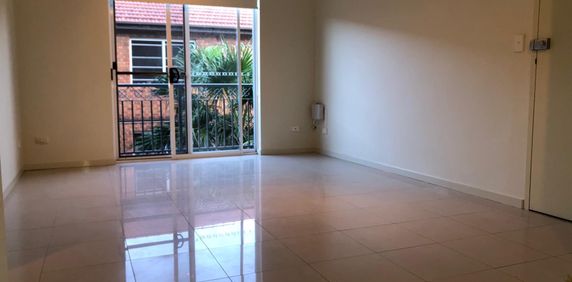 2/31 Kembla Street, Wollongong NSW 2500, Wollongong - Photo 2