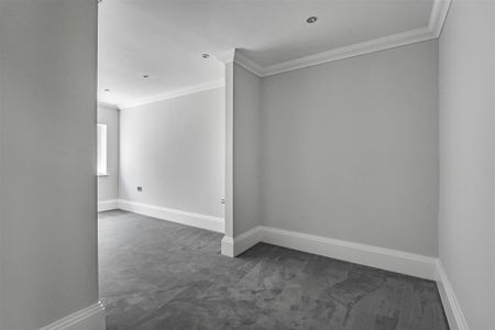 4 bedroom detached house to rent - Photo 2