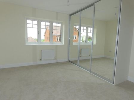 4 bedroom detached house to rent - Photo 2