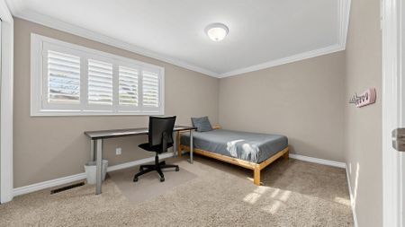 For Lease - 592 Canewood Crescent, Waterloo, Ontario - Photo 4