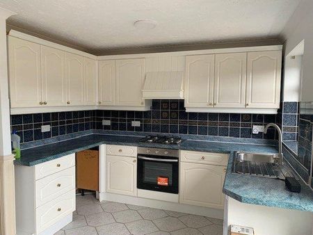 3 bedroom terraced house to rent - Photo 4