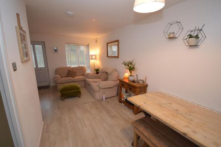 2 bedroom terraced house to rent - Photo 2