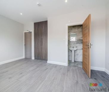 4 bedroom end of terrace house to rent - Photo 4
