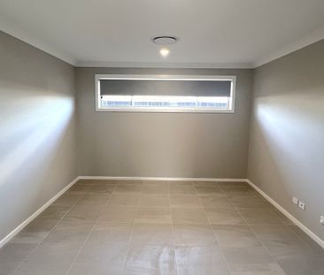 MODERN 4 BEDROOM HOME IN POTTERS LANE - Photo 6