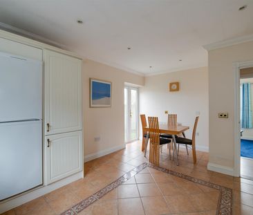 Room For Rent 12 Maple Wood, Havant - Photo 1