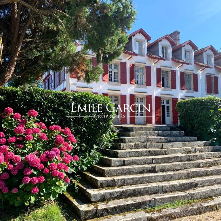 Château à louer à Ciboure, vue océan et montagnes avec piscine. - Photo 1