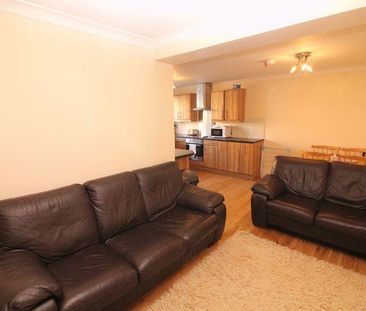 4 bedroom flat to rent - Photo 1
