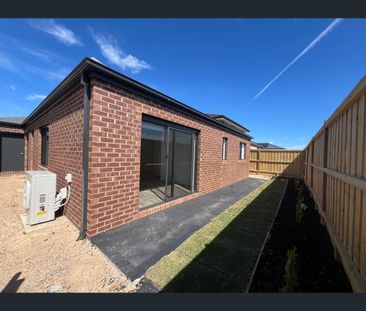 17 Sprout Drive, Tarneit, Vic 3029 - Photo 1