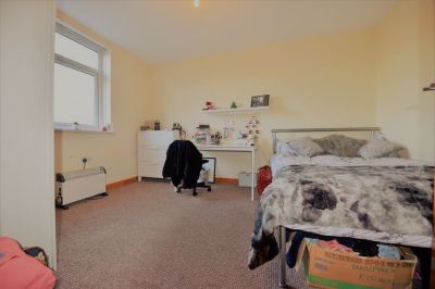 2 bedroom Flat in 1 Low Close Street, Leeds - Photo 5