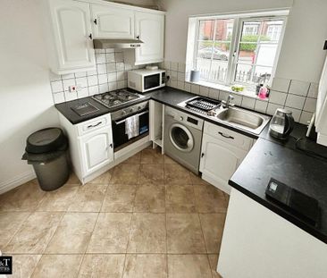 2 bedroom semi-detached house to rent - Photo 5