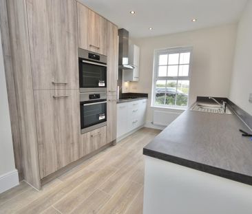 3 bedroom end of terrace house to rent - Photo 1