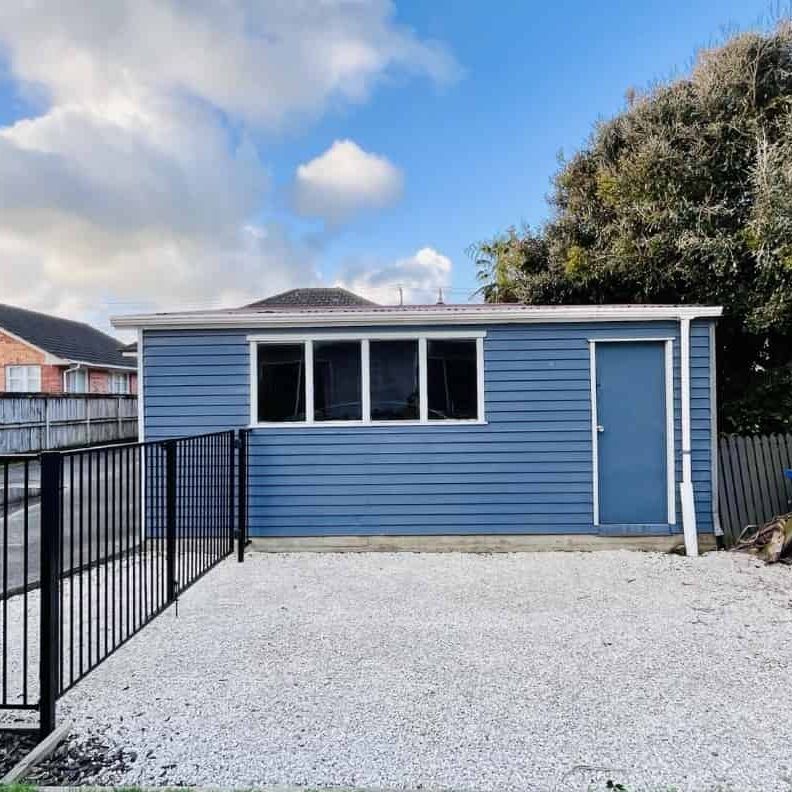 Sunny 3-Bedroom Home with Space and Privacy! - Photo 1