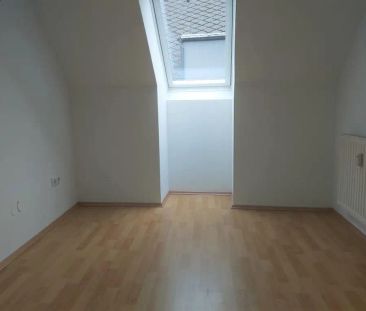 NEU - Günstige 2-Zimmer-Dachgeschosswohnung mit Küchenblock in Krie... - Photo 3
