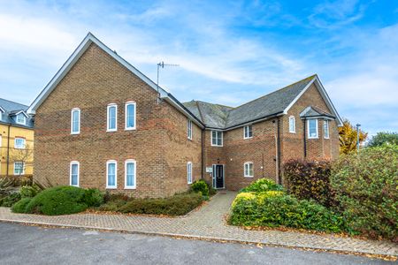 2 bed flat to rent in Apex Court, 82 Avenue Road, BH23 - Photo 2