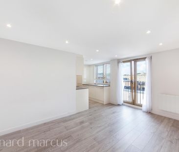 London Road, Sutton, Cheam - Photo 1