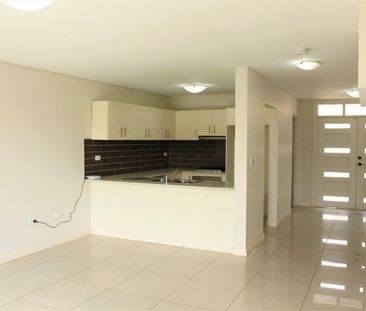 MODERN 2 BEDROOM TOWNHOUSE - Photo 5