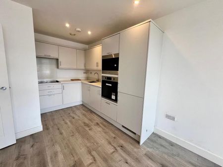 Obelisk House, Camberley, Surrey, GU15 - Photo 4