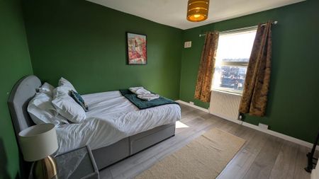 3 bedroom end of terrace house to rent - Photo 2