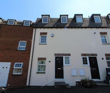 Pollys Yard, Newport Pagnell, MK16 - Photo 1