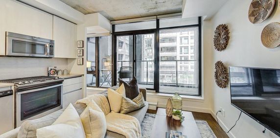 Boutique 1bed condo in centre of trendy King West! - Photo 2