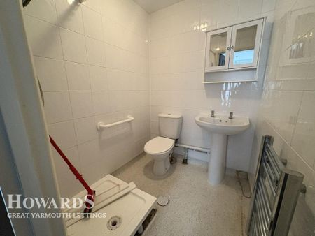 1 bedroom in a house share to rent - Photo 4