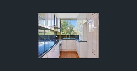 Private Townhouse with Lock-Up Garage and Spacious Interiors - Photo 4