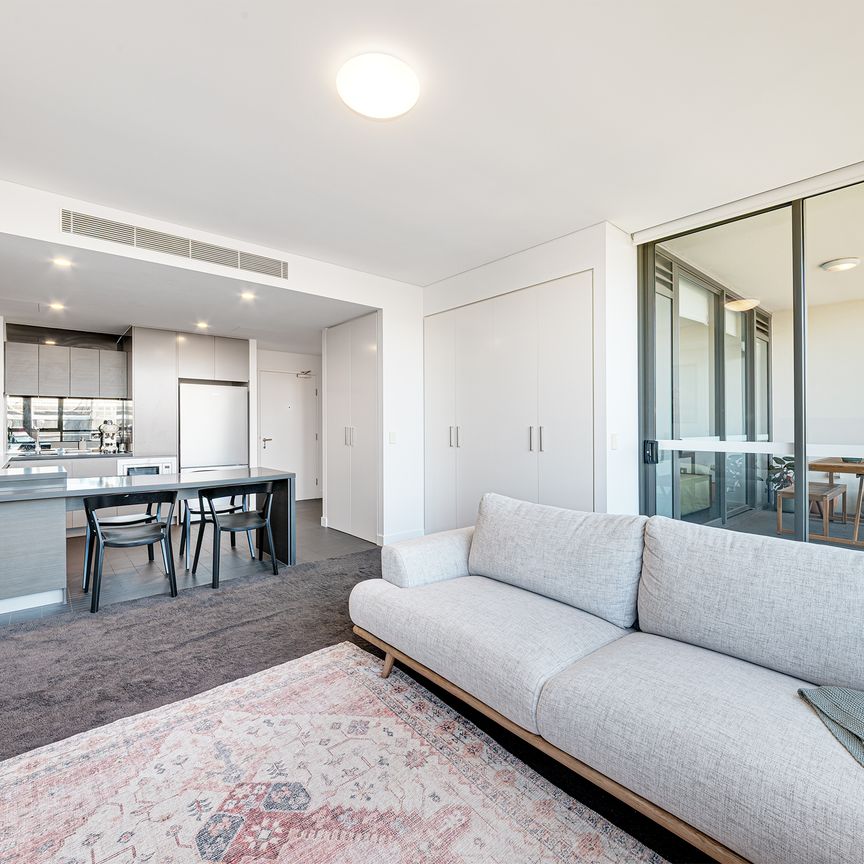 Luxuriously Appointed One Bedroom Haven - Unfurnished - Photo 1