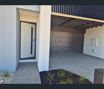 34 Titan Drive, Clyde North, Vic 3978 - Photo 5
