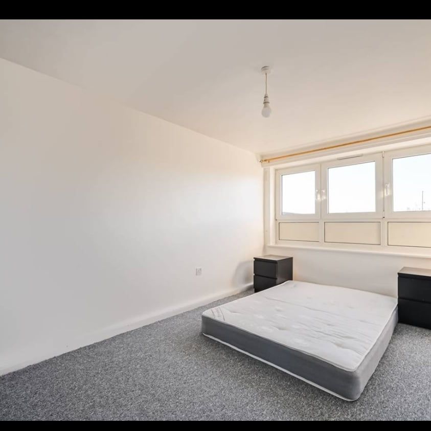 3 Bed Semi-Detached House, Blenheim Road, E6 - Photo 1