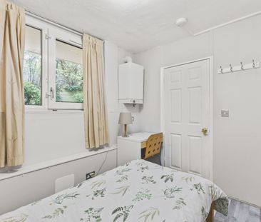 Room in a Shared Flat, Sherfield Gardens, SW15 - Photo 4