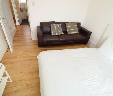 Room in a Shared Flat, Bulwer St, W12 - Photo 3