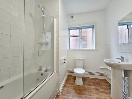 3 bedroom apartment to rent - Photo 4