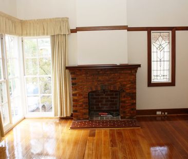 This immaculate home offers great family living in a fantastic Kew ... - Photo 2