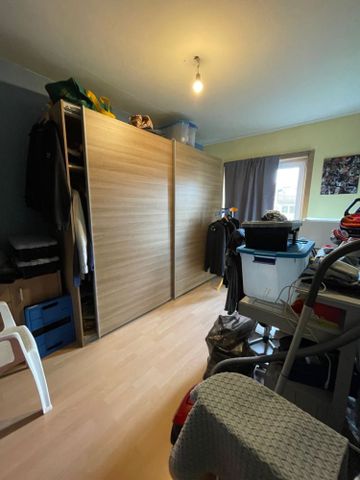 Ongemeubeld appartement met twee slaapkamers en ruime garagebox te Uitkerke. Het appartement ligt in een gebouw zonder lift. - Photo 3