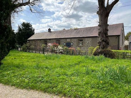 Set within the charming hamlet of Horsenden, and enjoying a picturesque setting, this beautifully converted former stable offers a unique and characterful 2/3 bed detached home. - Photo 4