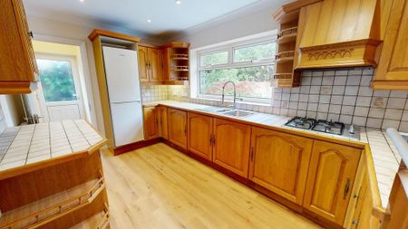 5 bedroom detached house to rent - Photo 2
