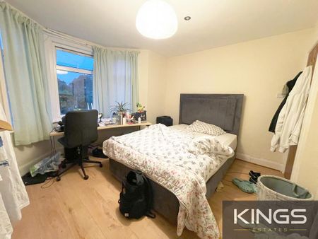 3 bedroom flat to rent - Photo 4