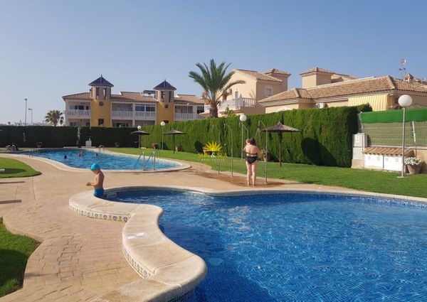 SEMI-DETACHED CHALET FOR RENT, 2 BEDROOMS AND 1 BATHROOM IN ALICANTE
