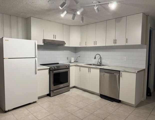 All inclusive bedroom in Dalhousie for female students or young professional — 1 Bedroom Room For Rent - Photo 1