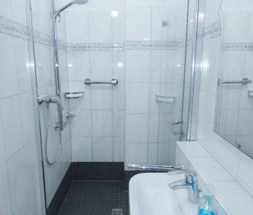 Renovierte 3-Zimmer-Wohnung mit Einbauküche in ruhiger und grüner Lage - Photo 5