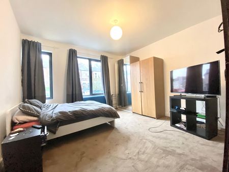 3 Bed Flat, Evelyn Road, SW19 - Photo 2