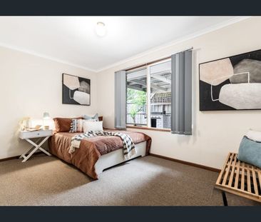 Semi-Furnished Family Home with 2 Living Areas in Prime Location! - Photo 6