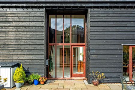 Fabulous four-bedroom detached barn conversion with superb countryside views - Photo 5