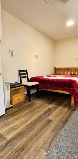 Studio to rent - Photo 1